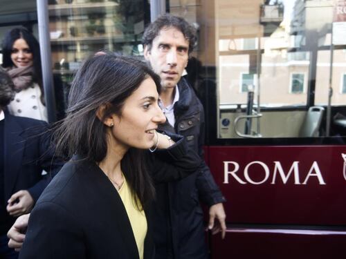 Virginia Raggi lancia i nuovi bus e il controllore fisso a bordo