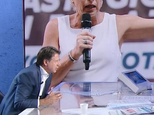 Giuseppe Conte: mai zitto e buono con gli Usa, Annunziata salta dalla sedia. Botta e risposta a Mezz'ora in più