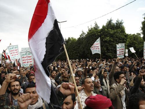 Medio Oriente, Usa e Gb bombardano gli Houthi. Alta tensione con Iran e Russia