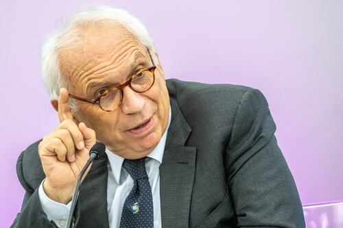 Scuola, insegnanti furiosi con il ministro Bianchi: il bonus di 200 euro ancora non c'è