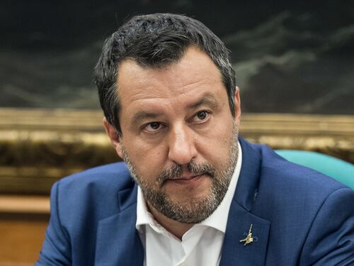 Matteo Salvini frena sul partito unico. Silvio Berlusconi rilancia il progetto, ma viene gelato