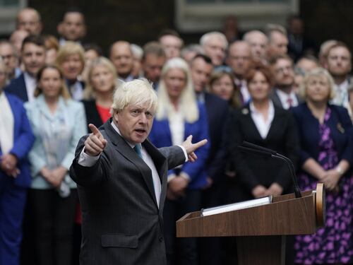 la "dark room" di Downing Street: la verità sui party a luci rosse di Johnson