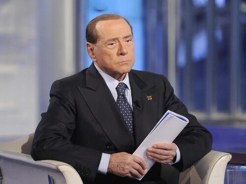 Anche Berlusconi chiude a Pirozzi