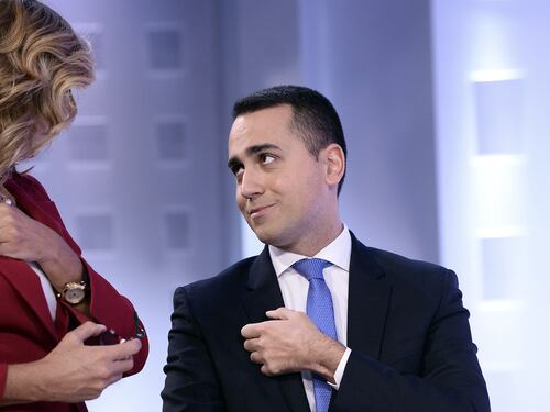 Di Maio e Rousseau, bufera sul voto. "Quesito fuorviante, tutto già deciso"