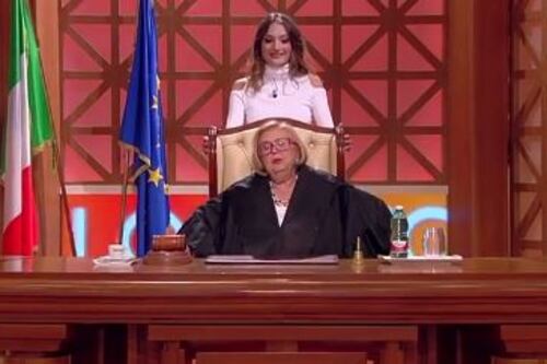 Melita Cavallo entra in studio...clamorosa gaffe a Forum