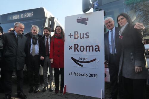La Raggi al Gianicolo: ecco i primi 38 bus presi a noleggio