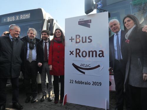 La Raggi al Gianicolo: ecco i primi 38 bus presi a noleggio
