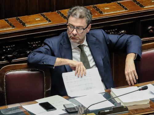Manovra all’ultimo minuto. La sinistra protesta, ma era così anche con loro