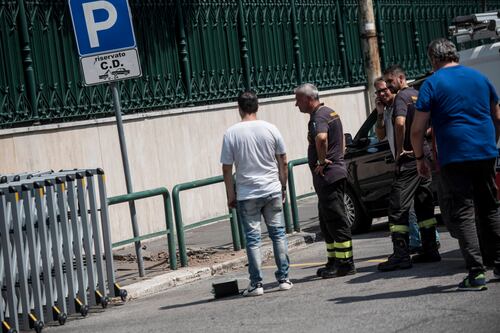 Esplosione davanti all'ambasciata turca, paura per una fuga di gas
