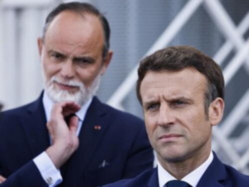L'ex premier lancia la "bomba" a Macron: "È angosciante. Sciogli il parlamento"