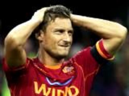 L'Inter conquista ai rigori la Supercoppa. Totti sbaglia il penalty decisivo