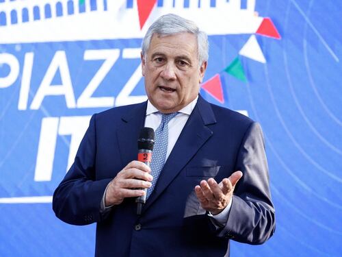 Corsa a Forza Italia, Antonio Tajani chiude le porte a Renzi e Calenda