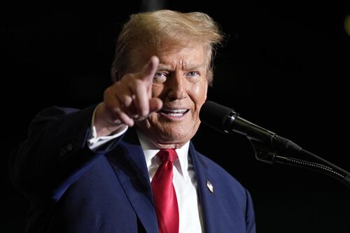 Usa, Corte Suprema promuove Donald Trump: "Candidato al super tuesday"