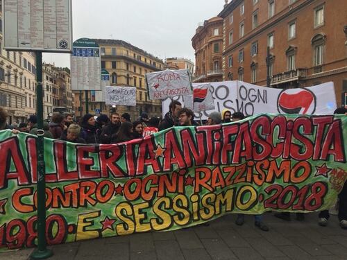 Roma, i centri sociali tifano Zingaretti
