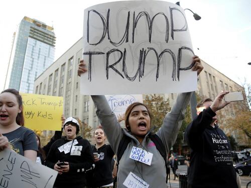 Da Seattle a New York l'America scende in piazza contro Trump