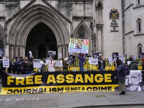 Usa, Assange torna libero? Possibile accordo prima dell’estradizione