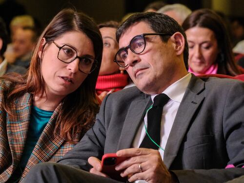 Fratoianni e Piccolotti, cortocircuito sulla Tesla: "Presa prima che Musk diventasse nazista"
