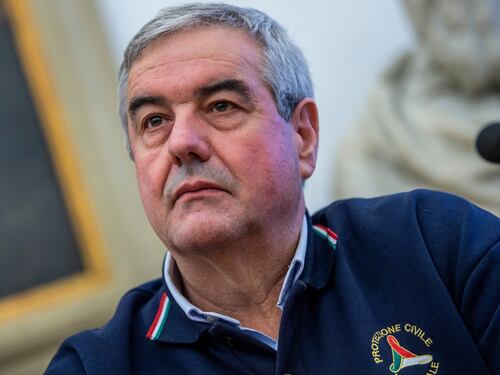 Borrelli ha la febbre, ansia per i risultati del tampone. E salta la conferenza sui numeri del contagio