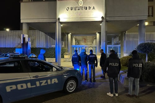 Terrorismo islamico in Italia, arrestato giovane egiziano: pianificava attentati a stadi e chiese
