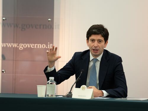 Terza dose di vaccino ai cinquantenni, l'annuncio del governo: entro fine anno il via