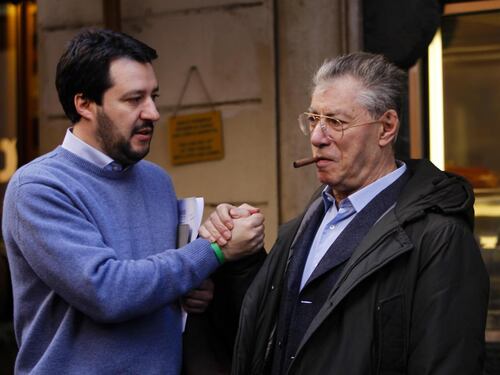 Umberto Bossi all'attacco di Matteo Salvini: "La base è stufa serve un nuovo segretario"