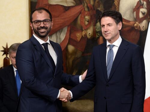 Caos Fioramonti, Italia Viva attacca. Ministro Dadone: "Chi ha coraggio non scappa"
