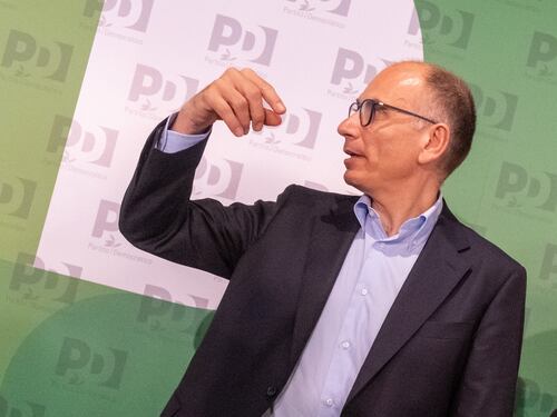 Enrico Letta, un altro tweet contro Giorgia Meloni? "Viva le devianze". La frase incomprensibile
