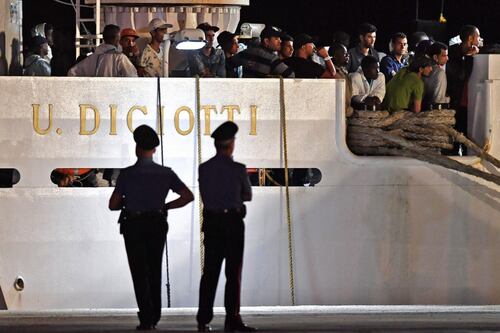 Salvini non molla: un porto alla Diciotti solo se i migranti ribelli andranno in galera