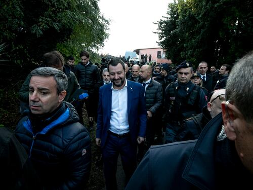 Salvini ruba la scena alla Raggi