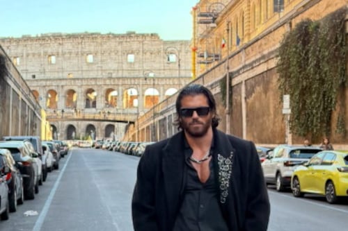 Can Yaman spunta al Colosseo: "Non credete alla stampa turca"