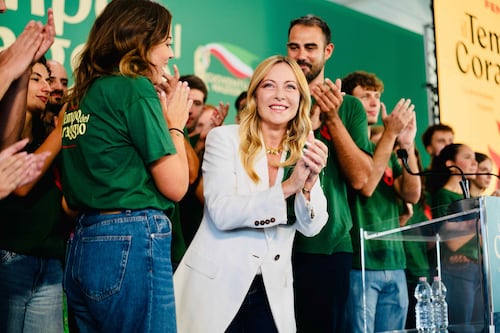 Giorgia Meloni per la sinistra: “Fascista che mangia i bambini”
