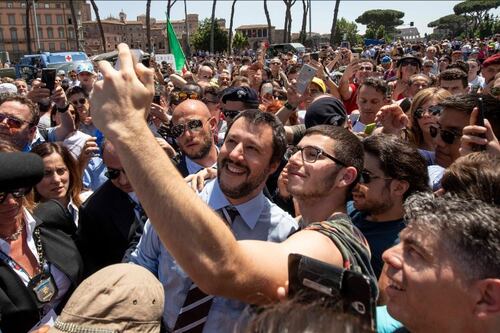 Immigrazione, la linea dura del Viminale. Salvini: per i clandestini la pacchia è finita