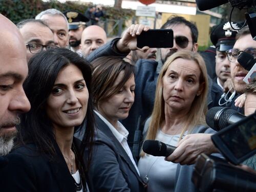 Il miracolo all'incontrario della Raggi