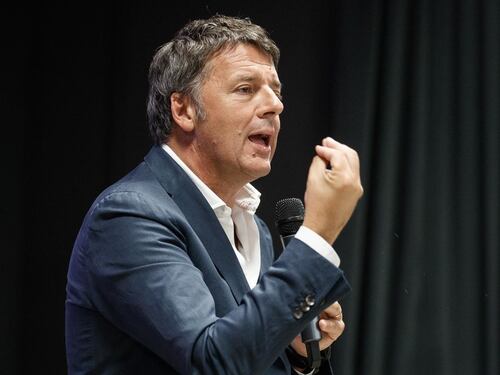 Matteo Renzi balla sulle macerie del M5s: "Di Maio attacca Conte? Il paradosso dei paradossi"