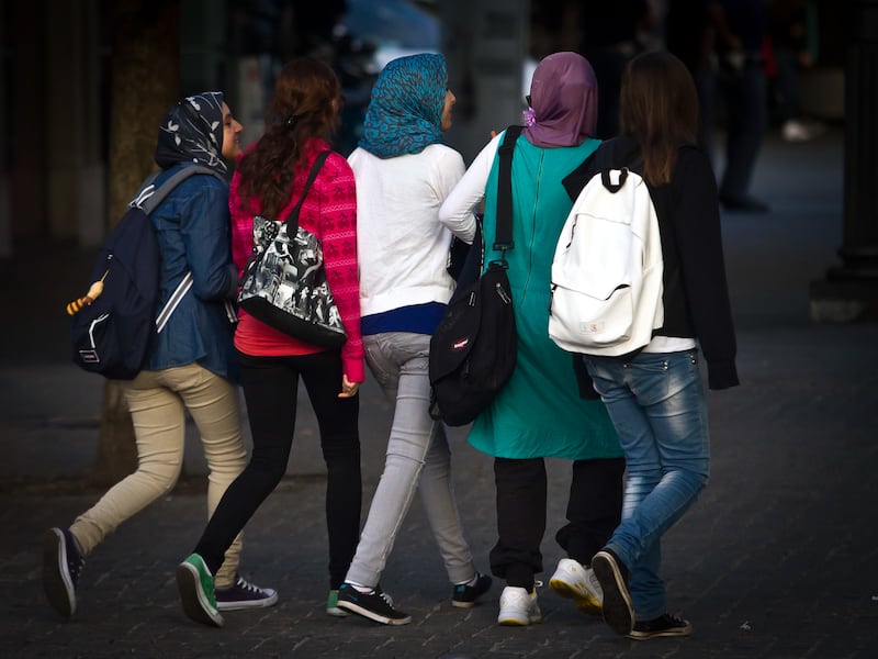 Ecco perché il governo ha messo il tetto agli stranieri in classe