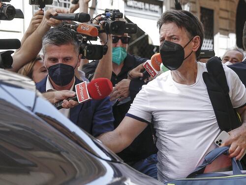 M5S, Beppe Grillo: "Non sono padre-padrone". Giuseppe Conte: "Falsità". Inizia la conta, i parlamentari tremano