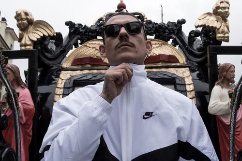 Noyz Narcos, il rapper romano sbanca le classifiche e lancia l'Enemy Tour