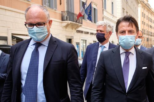 Pioggia di bonus, il governo dell'assistenzialismo: tutte le mance di Conte