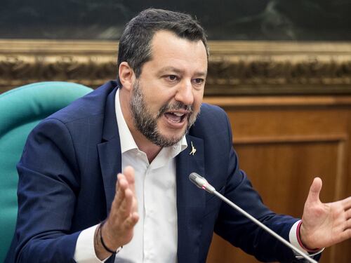 “Sono fuori dal mondo”. Matteo Salvini fa a pezzi i Cinquestelle: le minacce di crisi di Governo e i ministri ritirati