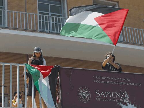 Ex terrorista palestinese in cattedra a La Sapienza. Insorge FdI: "Vergogna"