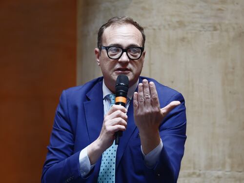 Tg4, la sentenza di Cerno: “Esiste solo l’islam radicale. Imam Omar? Un pericolo per la democrazia”