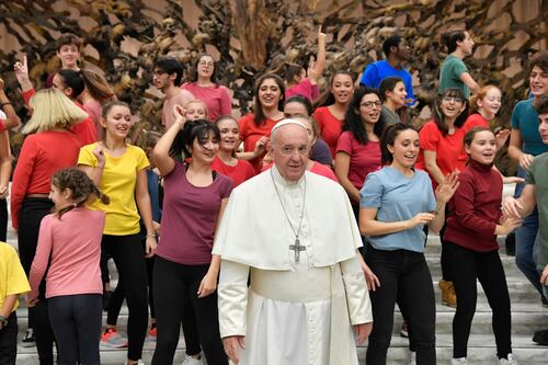 Pedofilia nella Chiesa, svolta di Papa Francesco: via il segreto pontificio