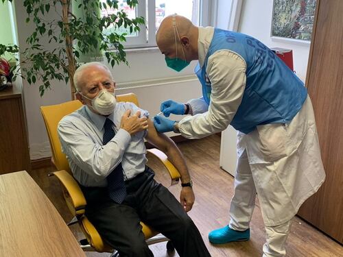 Silenzio sul vaccino di De Luca. Meloni inchioda Conte, Speranza e Arcuri