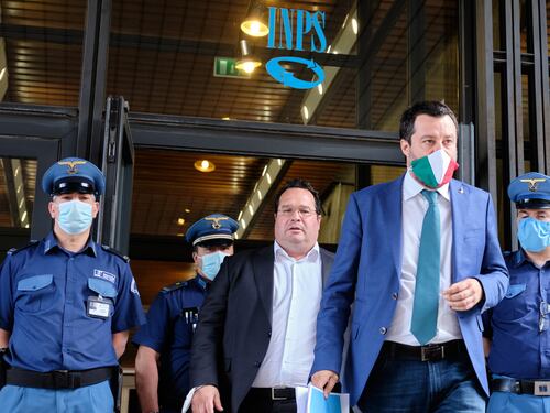 Scatta la guerra al reddito di cittadinanza. Matteo Salvini lo vuole rivedere, Fratelli d’Italia eliminare