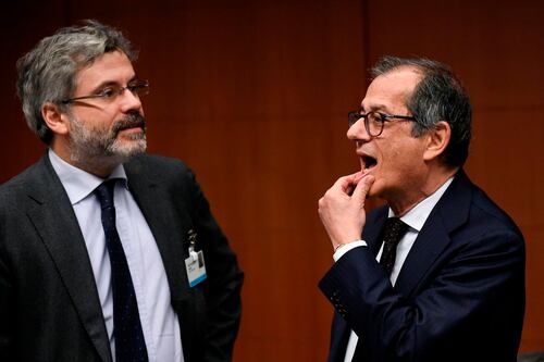 Manovra, Tria sfida l'Ue ma la bocciatura è vicina. E lo spread schizza