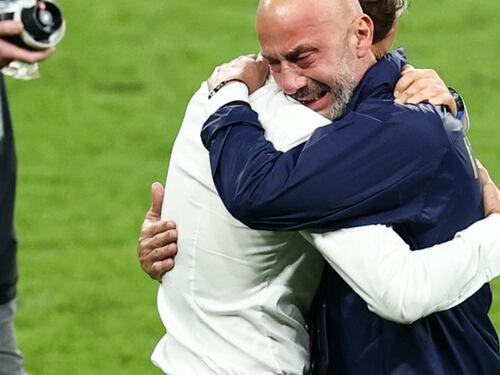 L'abbraccio di Roberto Mancini e Gianluca Vialli racconta tutto, doppia rivincita a Wembley