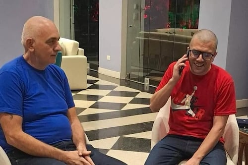 Roma, atterrato a Ciampino l’aereo con Trentini e Burlò. Meloni e Tajani ad accoglierli