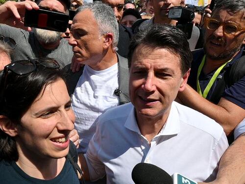 Opposizione anti-governo divisa: presentate quattro risoluzioni diverse