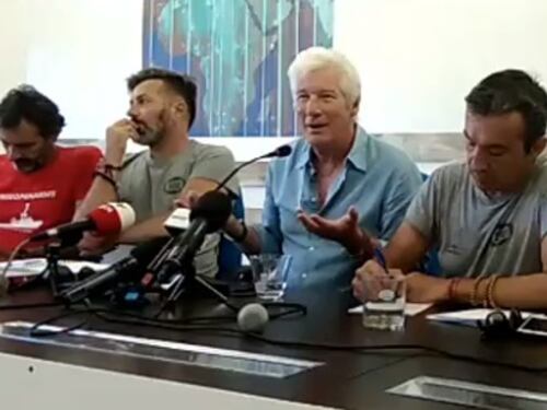 Richard Gere fa l'avvocato delle Ong: esposto contro l'Italia