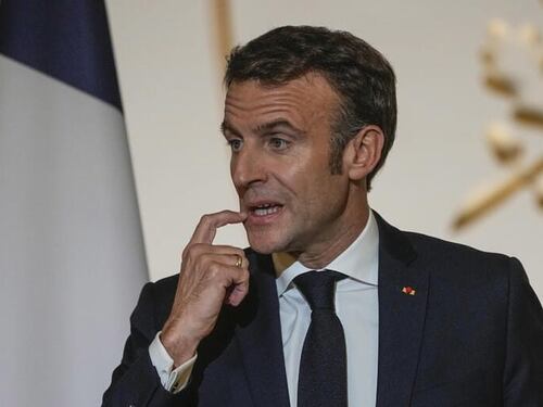Crolla all'11% il tasso di consenso per Macron. Vola all'87% il leader della destra Bardella